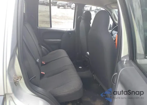 2003 Jeep Liberty Sport z USA, uszkodzony, nr VIN 1J4GL48K13W678531